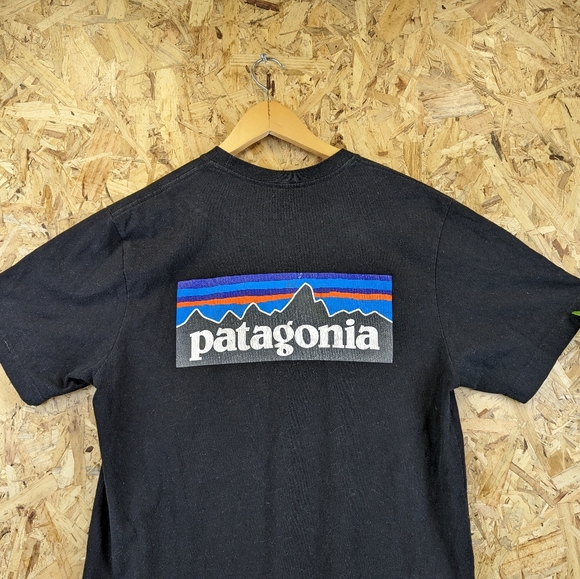 Patagonia P6 Black Regular Fit T-shirt Short Sleeve Print Logo Back Men's Medium - Picture 3 of 6
